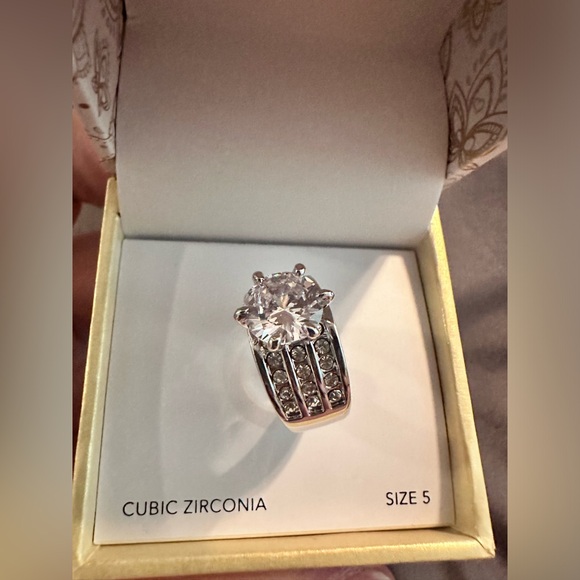 NWT Charter Club Crystal Triple-Row Ring in Fine Silver Plate Size 5 - Picture 3 of 4